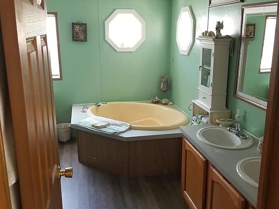 4th image of 3690 W Wembley Ln