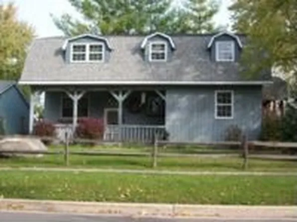 701 Edwards St, Grand Ledge, MI 48837