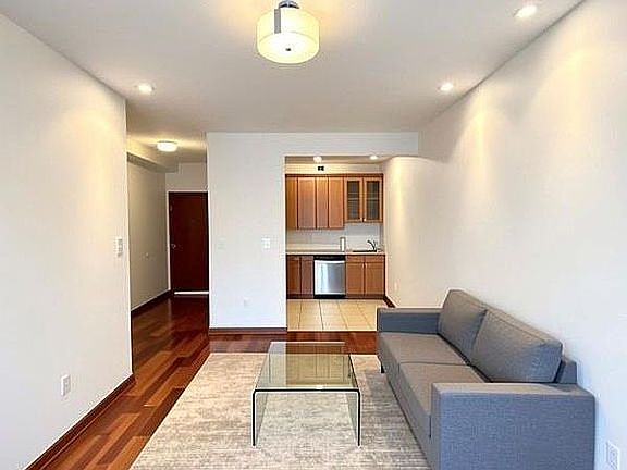 5th image of 1917 Avenue W Unit 1B