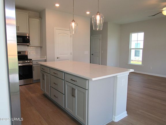 island with quartz tops
