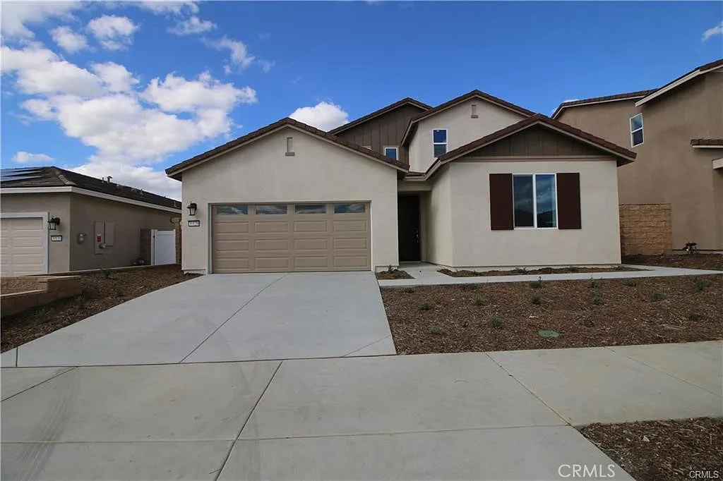 3 bed, 2.5 bath, 2800 sqft, $3,100 — Photo 2