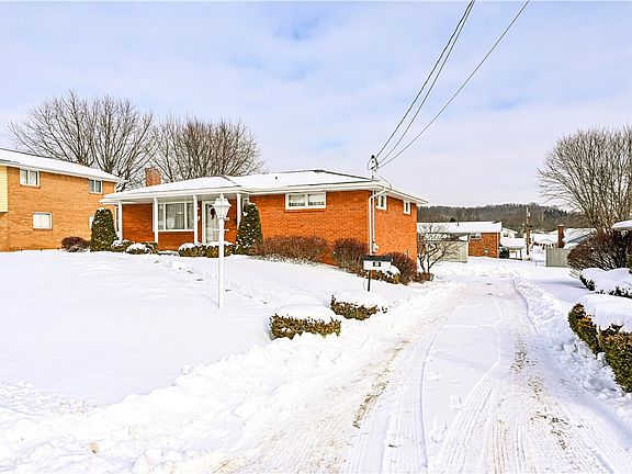 2nd image of 704 Sherwood Cir