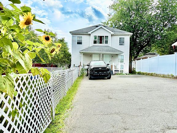 2nd image of 32 Grant St