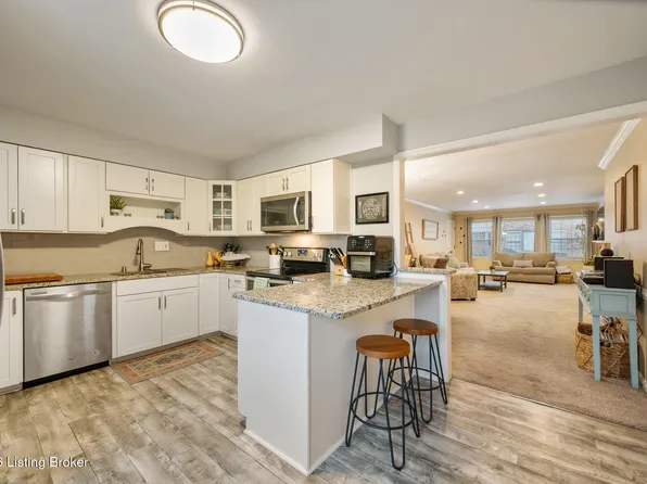 3811 Washington Sq APT 1G, Saint Matthews, KY 40207
