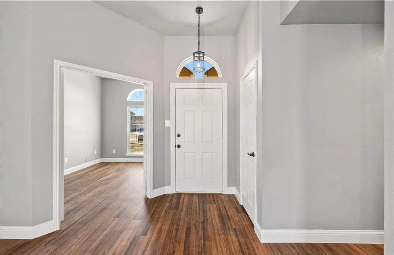 4 bed, 1494 sqft, $2,300 — Photo 2