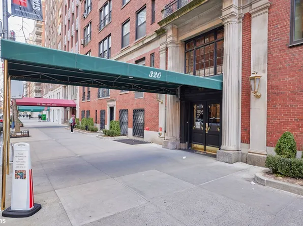 320 East 72nd Street image 10 of 10