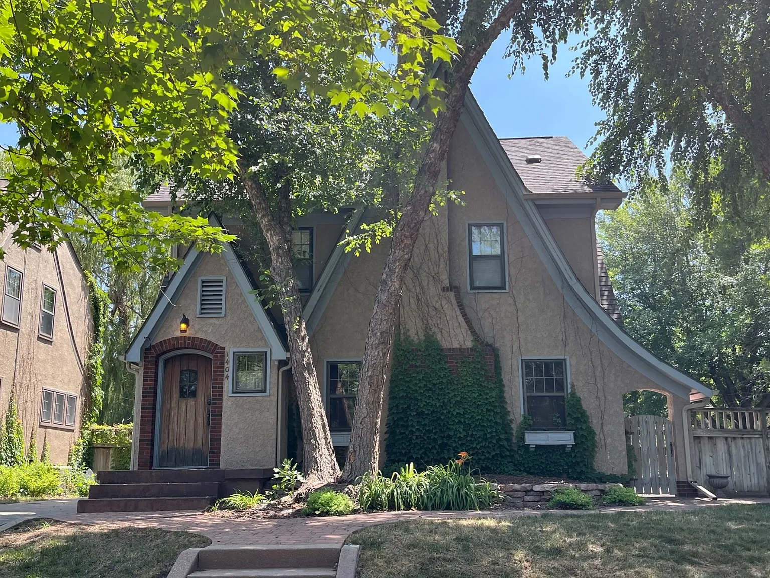 1404 South Main Ave - 5 Bed 2 Bath — Photo 2