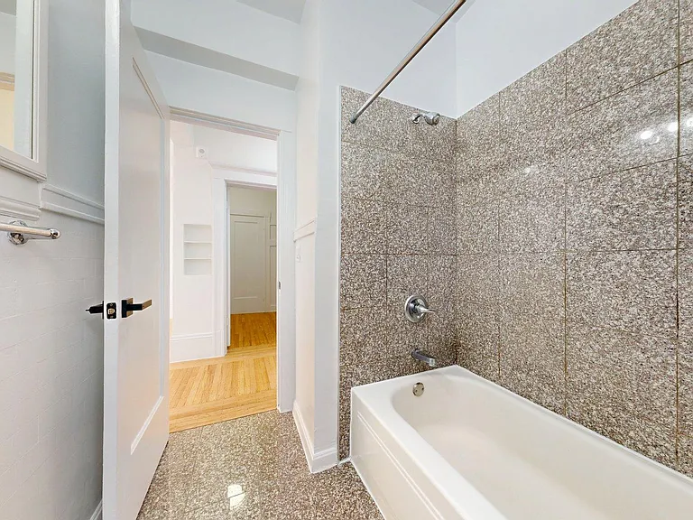 1060 Bush Street — Photo 12