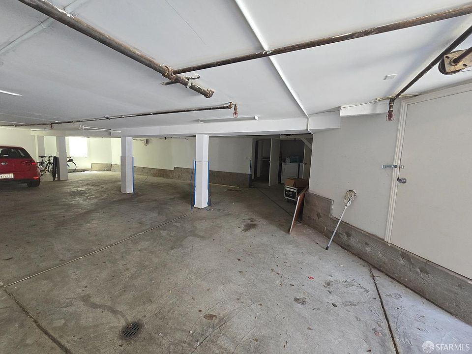Building Photo 4
