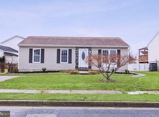 9 Francis Green Cir, Essex, MD 21221