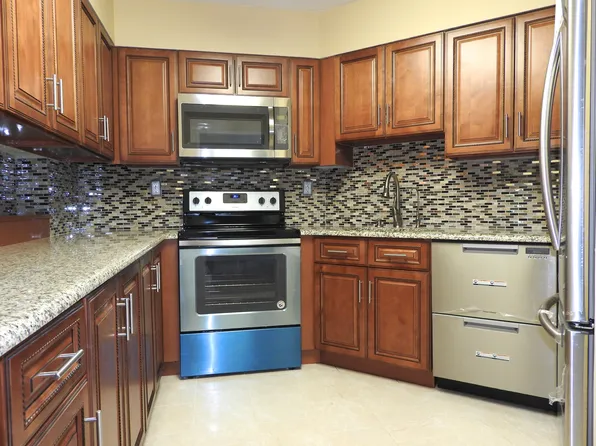 215 Harmon Cove Tower, Secaucus, NJ 07094