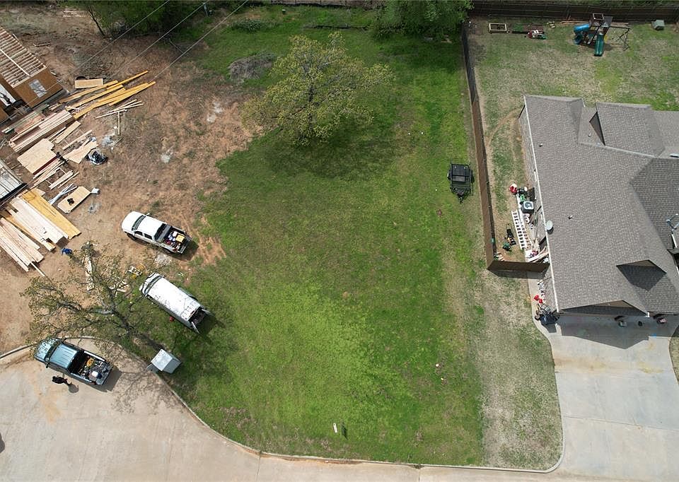 2nd image of 10 Whippoorwill Ave #10