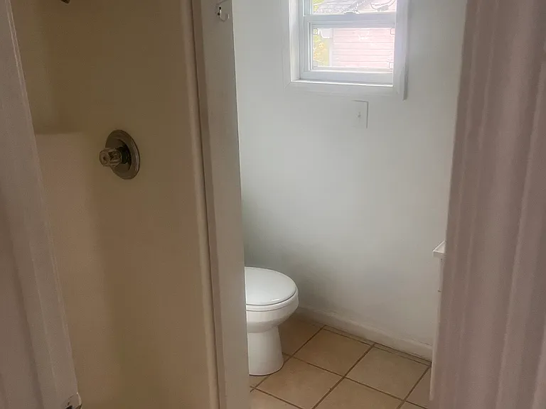 986 Glenwood Ave SE — Photo 2