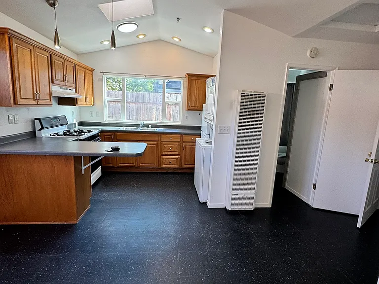 273 High St — Photo 3