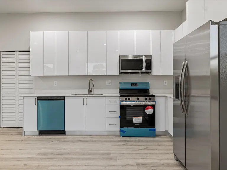 941 Elgin St — Photo 16