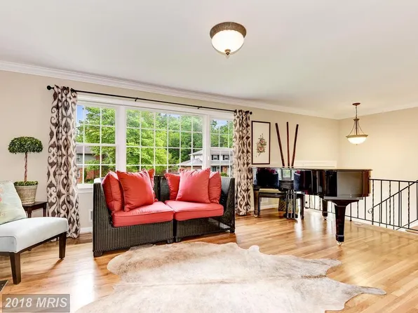 6449 Gerard Ct, Falls Church, VA 22043