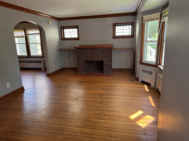 162 Rossiter Rd — Photo 16