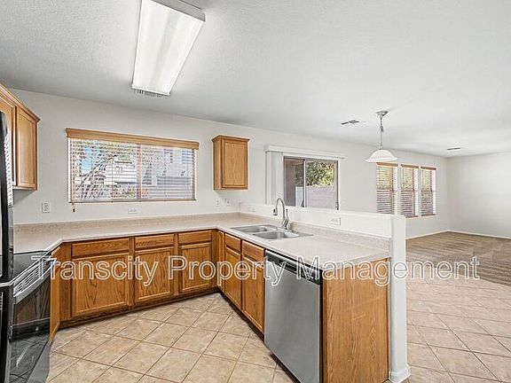 4th image of 2755 S Southwind Dr