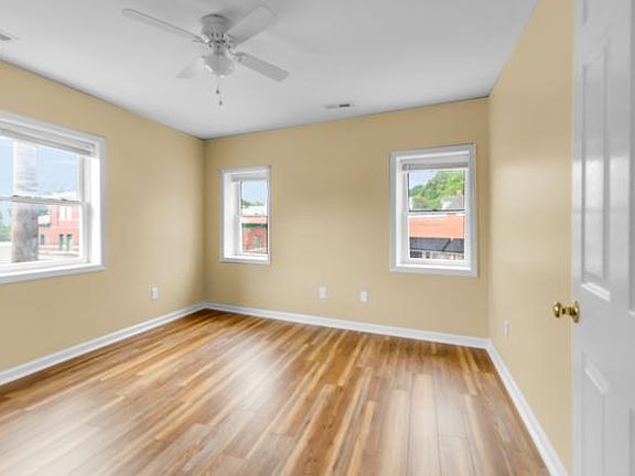 5th image of 501 Queen St