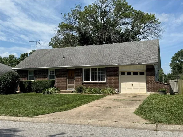 900 N King Ave, Harrisonville, MO 64701