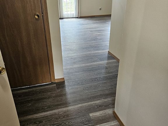 2nd image of 3951 Thompson Ave