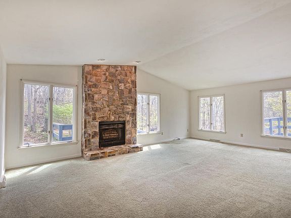 2nd image of 5974 Blackhorse Ln