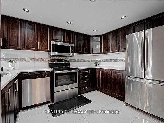 3rd image of 24 Hanover Rd #408