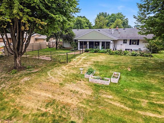 2nd image of 238 Woodland Ct