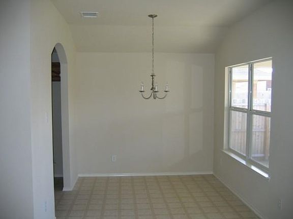4th image of 104 Shady Creek Ln