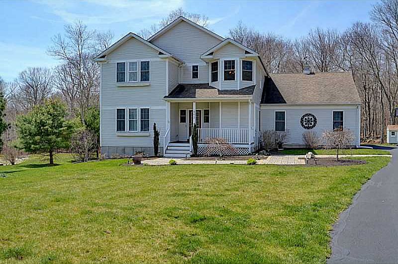 493 Westmoreland Ln, Saunderstown, RI 02874 Zillow