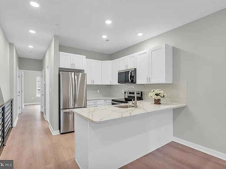 1st image of 802 W Norris St #1