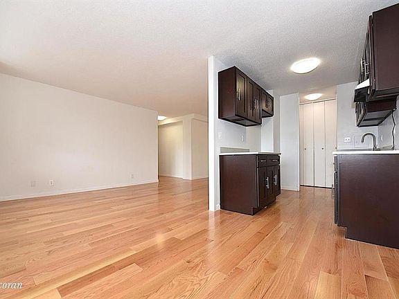 3rd image of 4750 59th St APT 4D