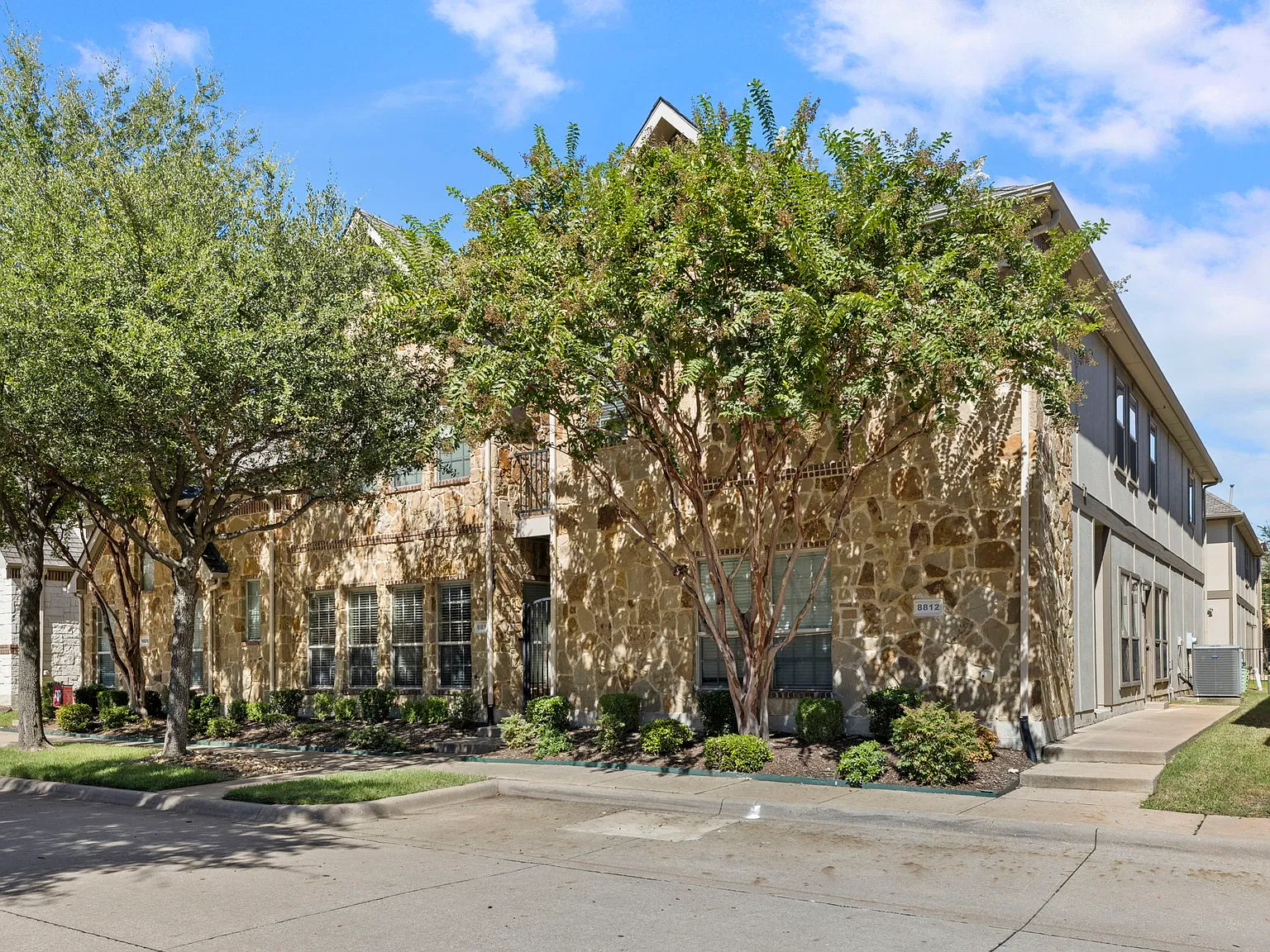 4 bed, 2444 sqft, $2,795 — Photo 3