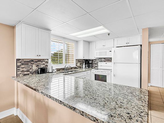 4th image of 601 Retreat Beach Circle #128