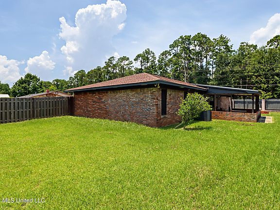 4th image of 631 Michelle Dr