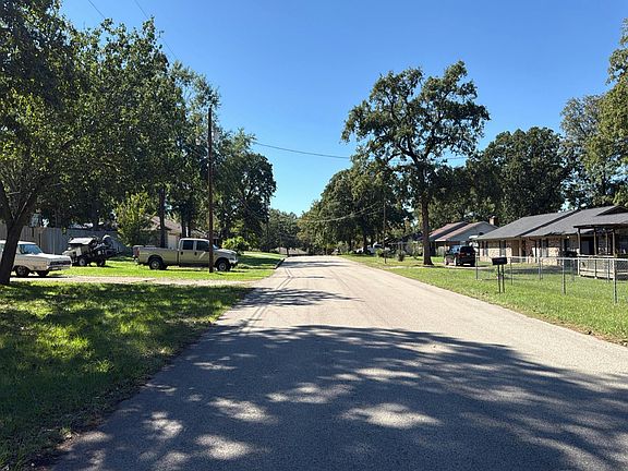 4th image of 4073 Holly Ln