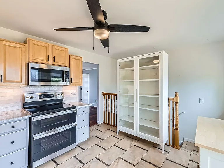 1186 N Franklin Ave — Photo 10