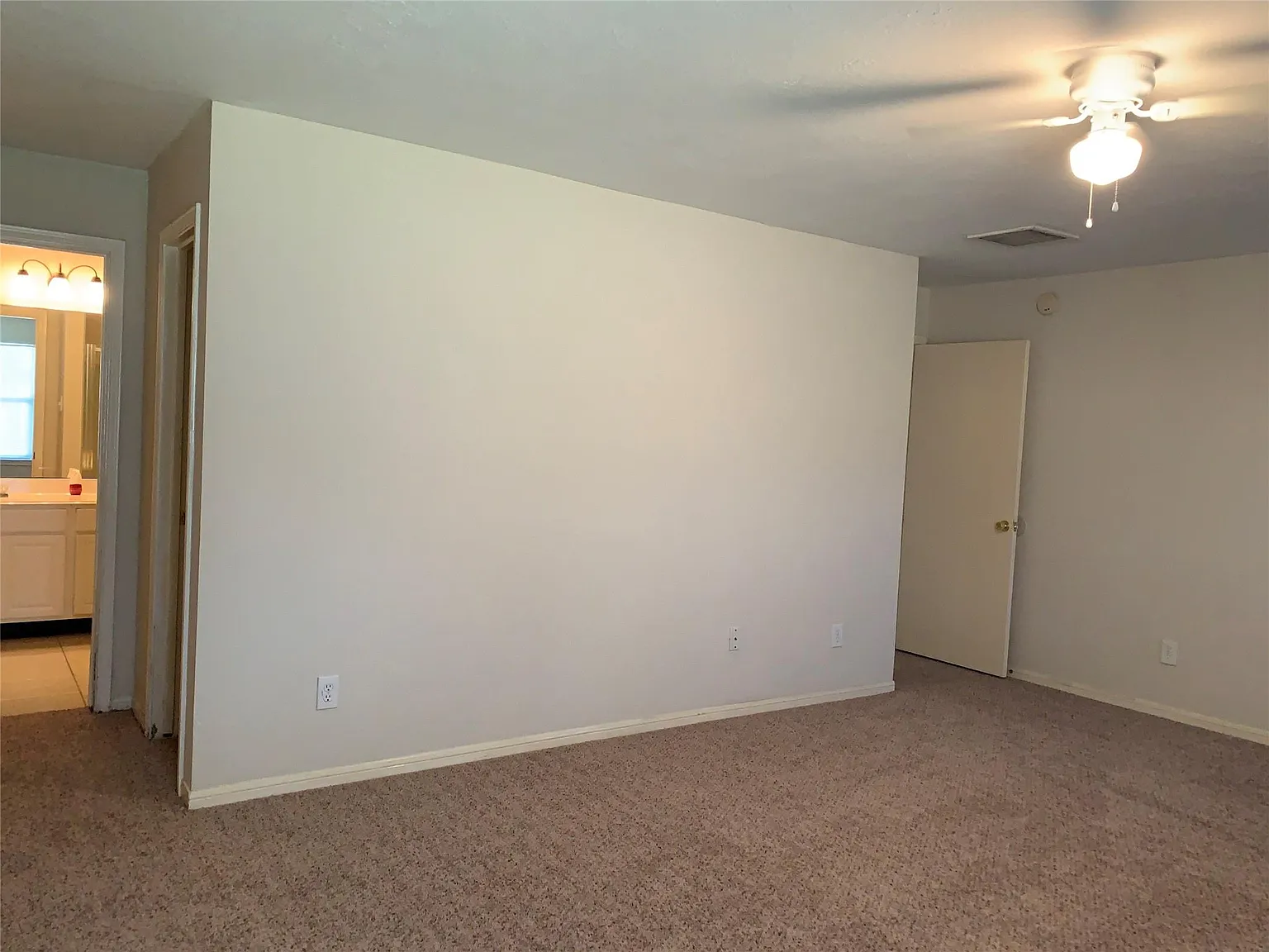 3 bed, 2.0 bath, 1718 sqft, $1,895 — Photo 3