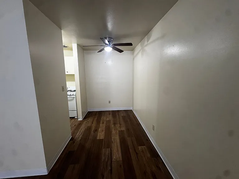 Avante Apartments - Charming, Centrally Located Building with Off Street Parking! — Photo 12