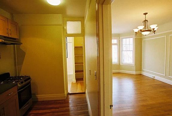 5th image of 677 Oak St #1