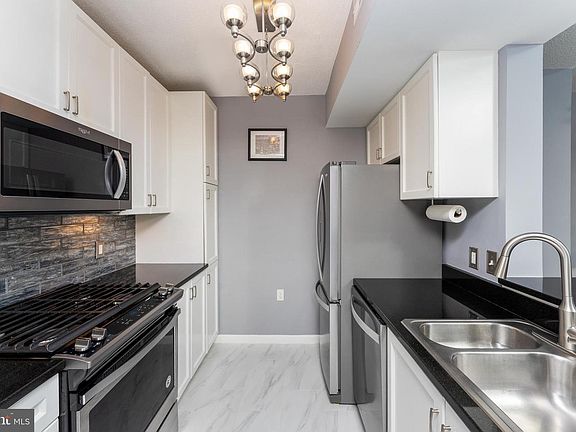 4th image of 851 N Glebe Rd APT 1818