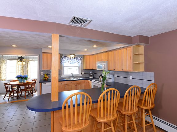4th image of 2 Saint Michaels Ct