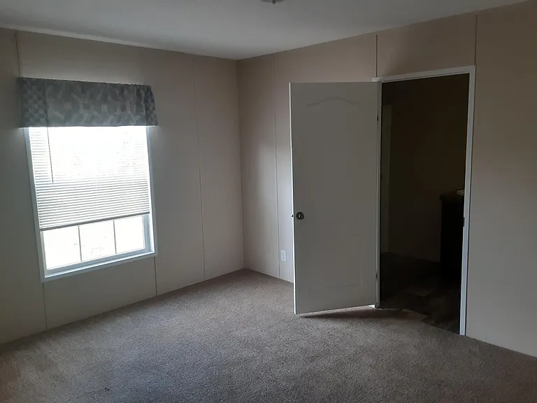 108 Main St SW — Photo 6