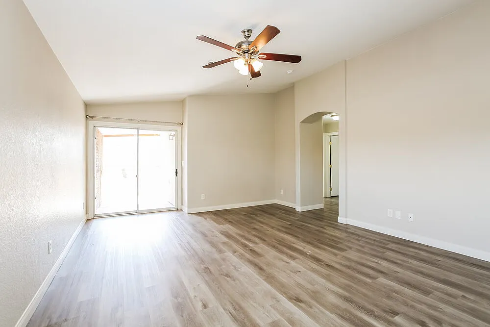 4 bed, 2.0 bath, 1606 sqft, $2,035 — Photo 4