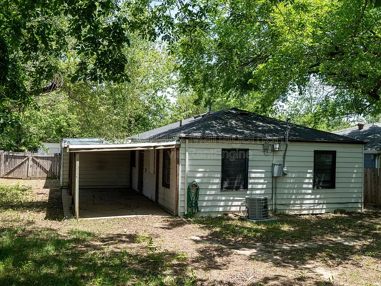 631 N Mount Carmel St — Photo 37