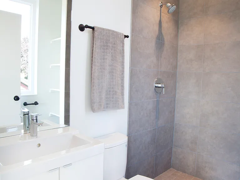 5733 N Albina Ave — Photo 10