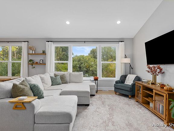3rd image of 4710 W Lake Dr