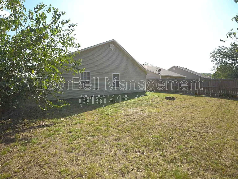 89 W Fairlane Ct — Photo 22