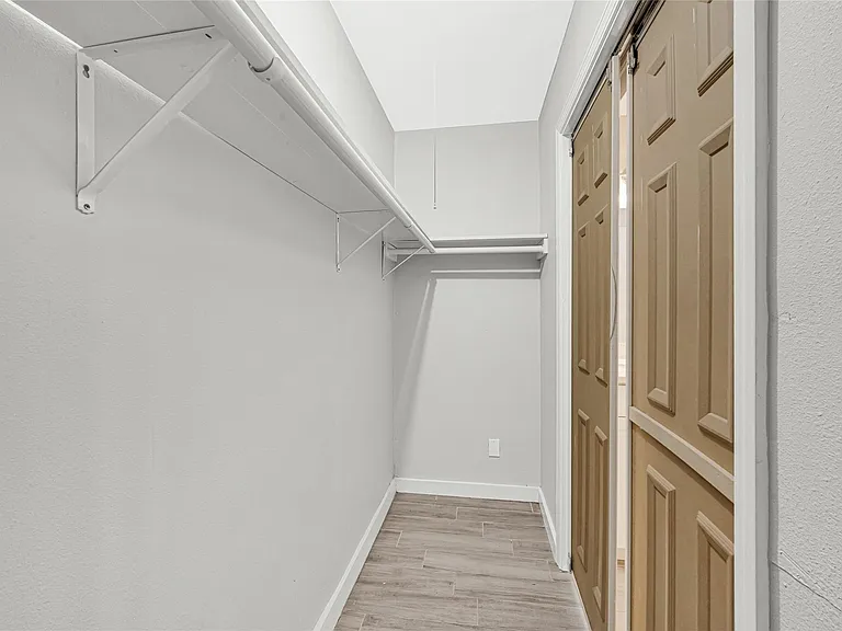 5009 Bataan Rd — Photo 23