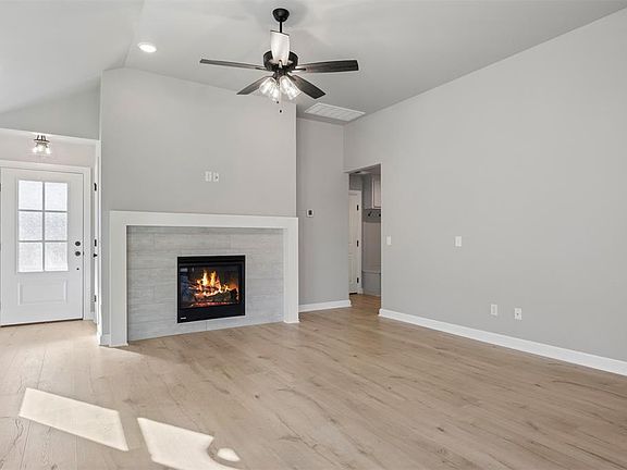 4th image of 717 Ozark Ln